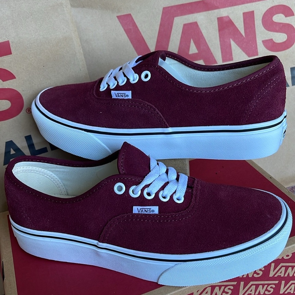 Vans WMNS Authentic Platfor
(Suede) Port Royale/True
VN0ARAVRJNR Platforms - Picture 10 of 16